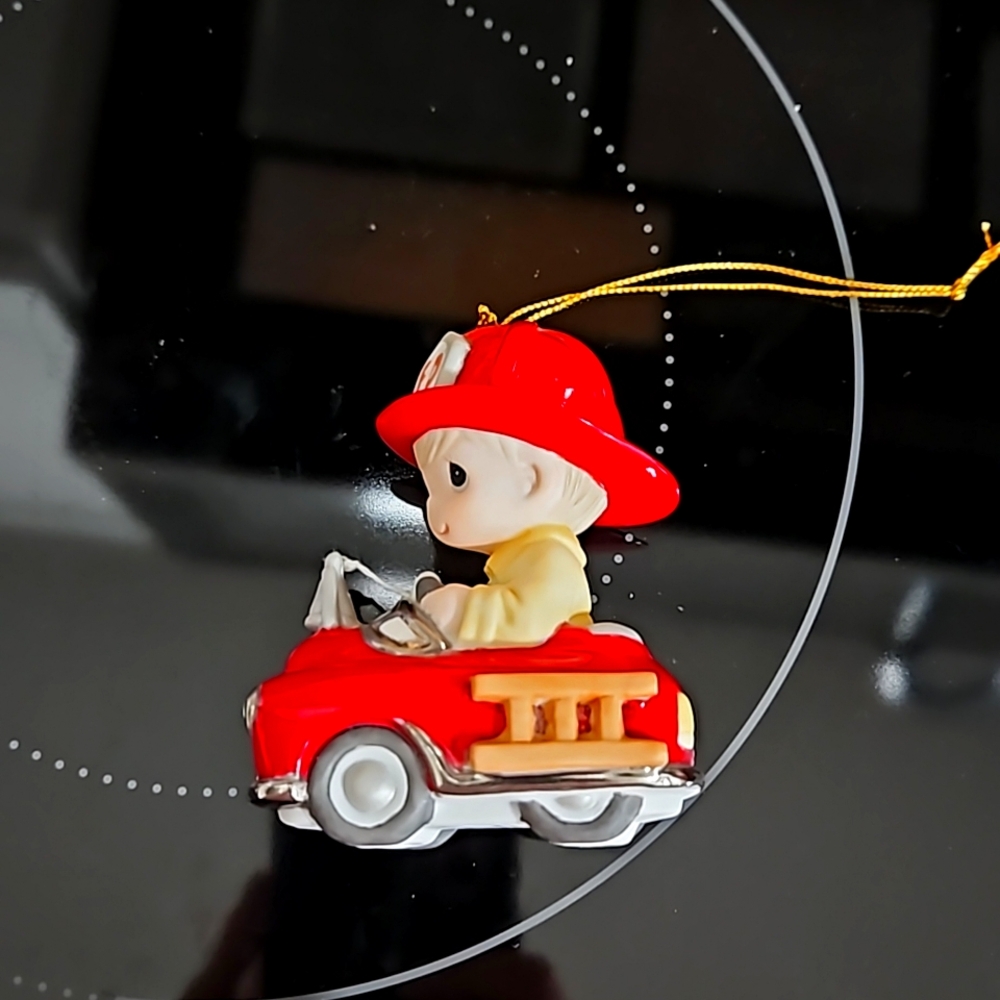 Precious moments 2009 To your rescue ornament